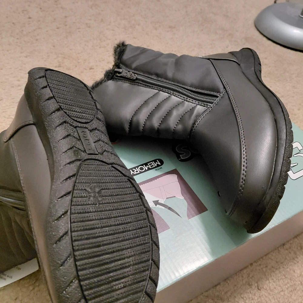 Totes Black Winter Boots with Faux Fur - Picture 5 of 9